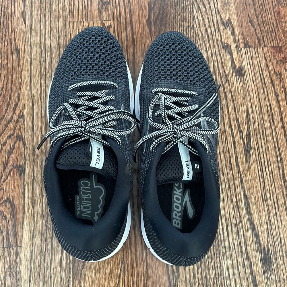 Black BROOKS running shoes. Size 8.5. Worn once. Near perfect condition !